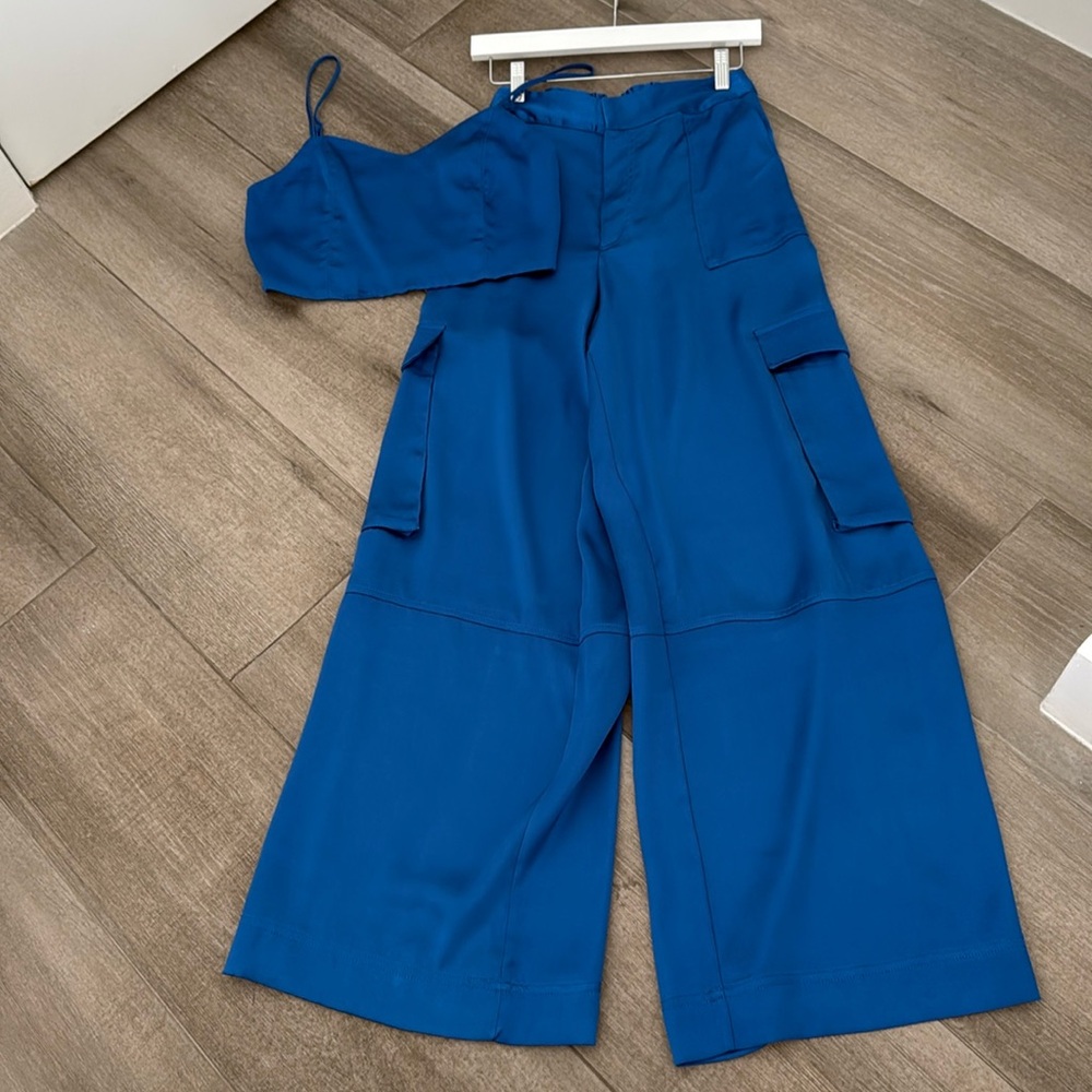 NEVER WORN BLUE SATIN HOUSE OF HARLOW PANT SET